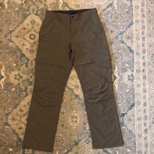 EMS Women’s green cargo pants/unzip to shorts